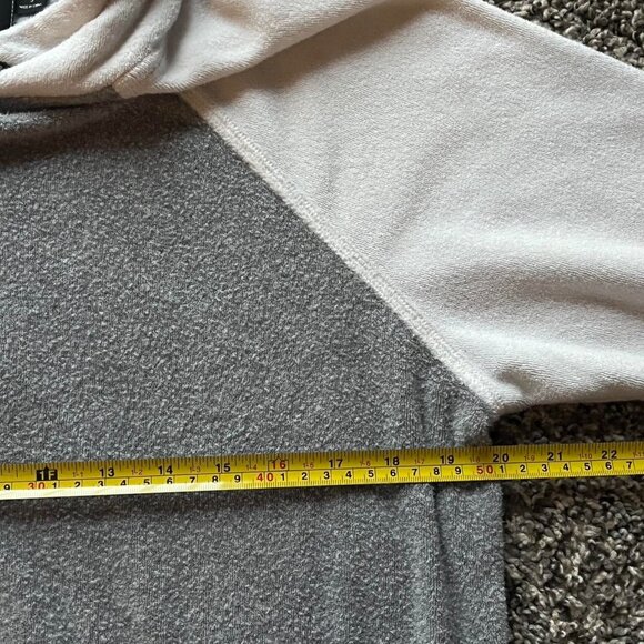 UGG Hoodie Womens Small Gray & White Cotton Fuzzy Winter Pullover - Picture 7 of 8